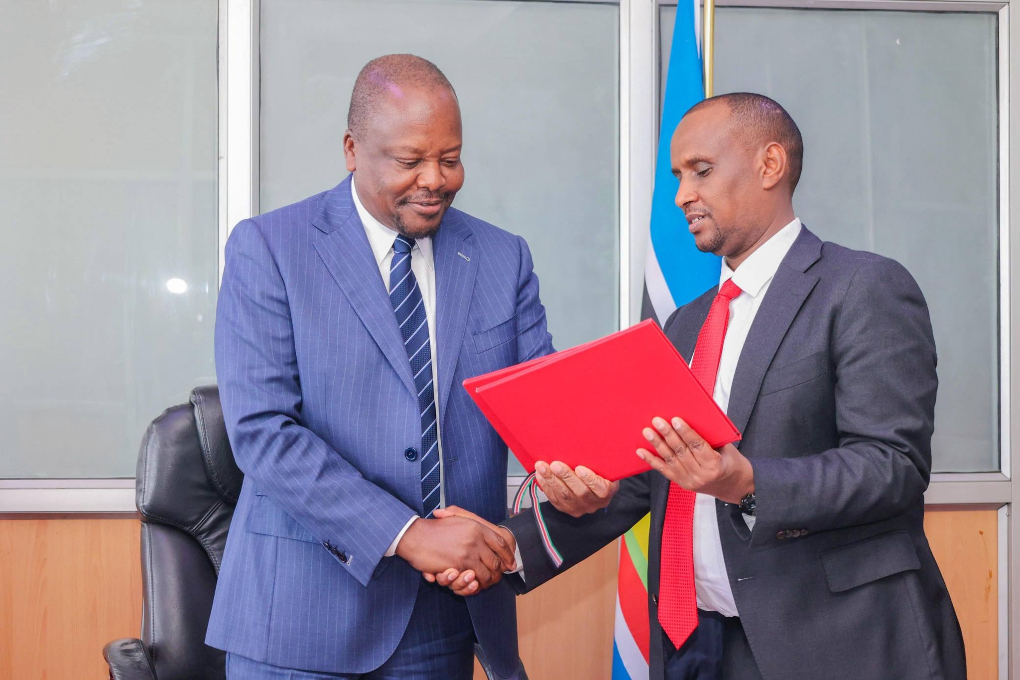 PS Ahmed and CS Mutahi Kagwe during the signing of the FY 2025/2026 performance contract at Kilimo House, Nairobi.